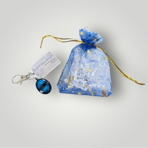 𝑯𝒂𝒏𝒅𝒎𝒂𝒅𝒆 Blue Dragon Eye Keychain w/Gift Bag - Picture 14 of 14